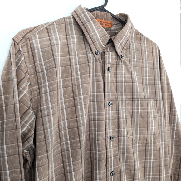 2/15$ Dockers Men's Brown Plaid Stain Defender Shirt Size M - Picture 2 of 6